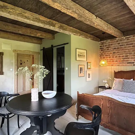 Dom Na Krzewiu ベッド・アンド・ブレックファスト Gryfów Śląski